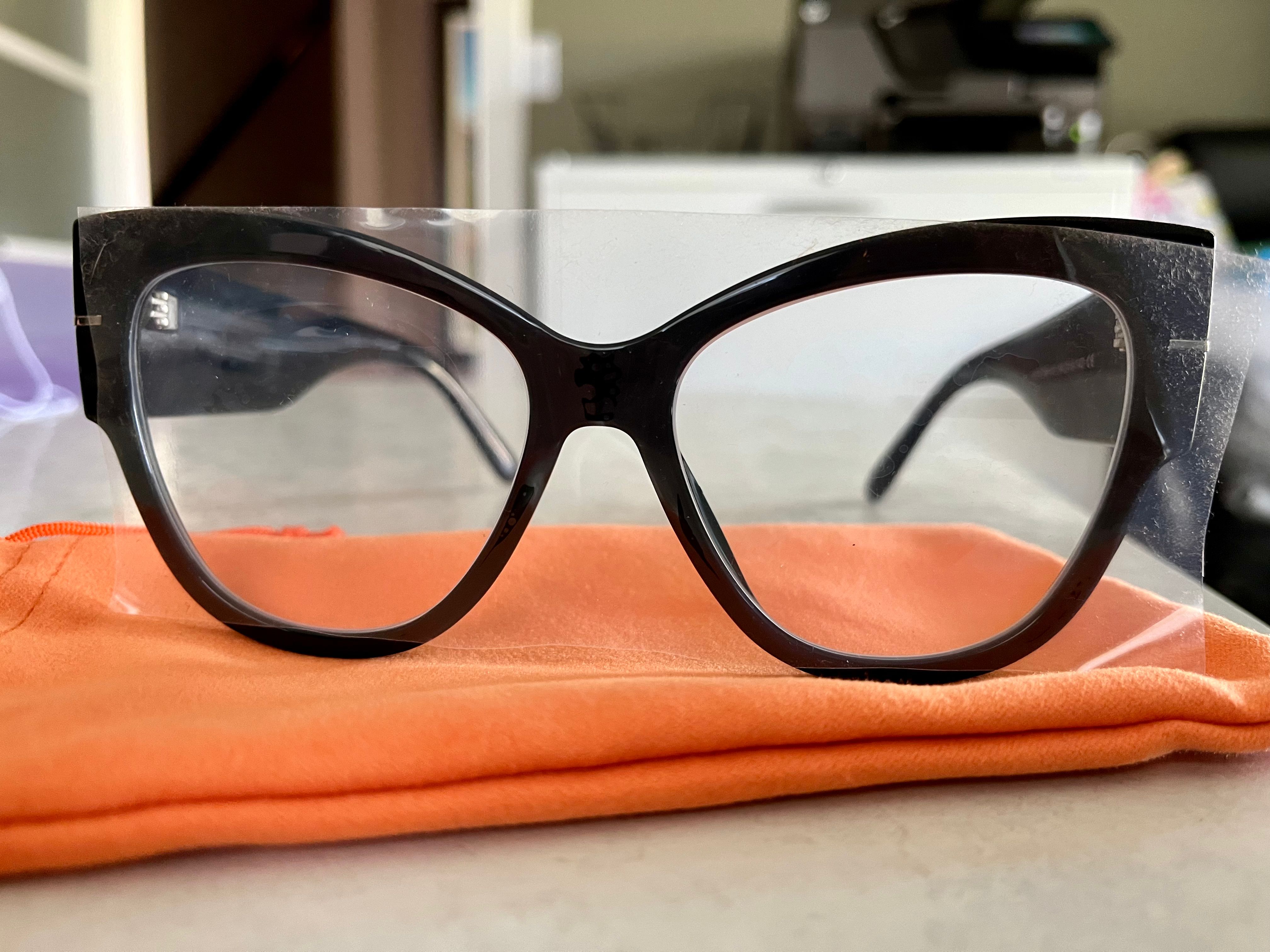 Vooglam review by Jojo on Elektra: Chic eyeglasses - Image 1