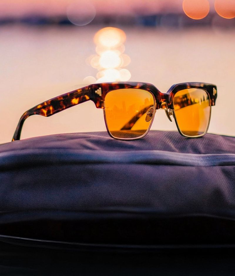 Retro glasses with progressive lenses