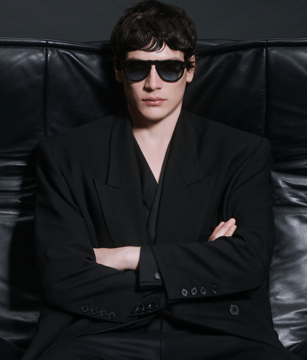 Fashionable glasses frame with distinctive look