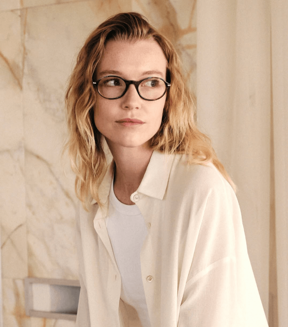 Lady wearing pink tortoise eyeglasses