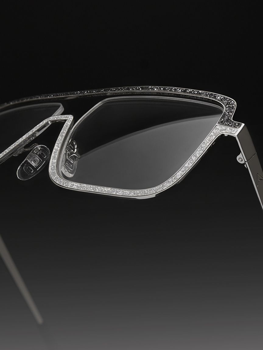 Retro glasses with progressive lenses