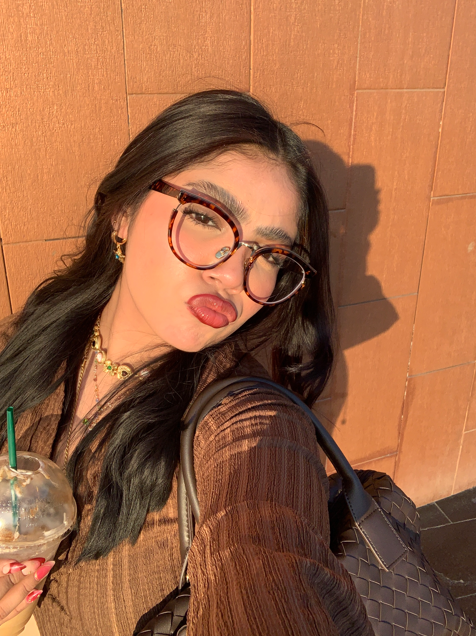 See the real world look of Refined Classic Vooglam glasses