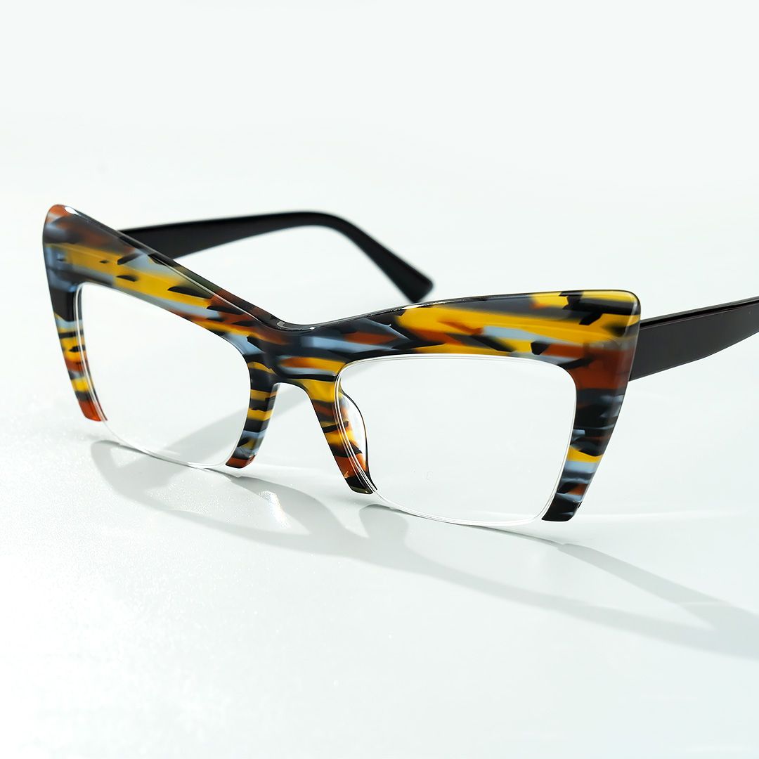 Garza - Cat Eye Pattern Eyeglasses | Vooglam On Model