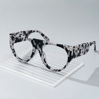 Beltran - Aviator Pattern Eyeglasses | Vooglam On Model