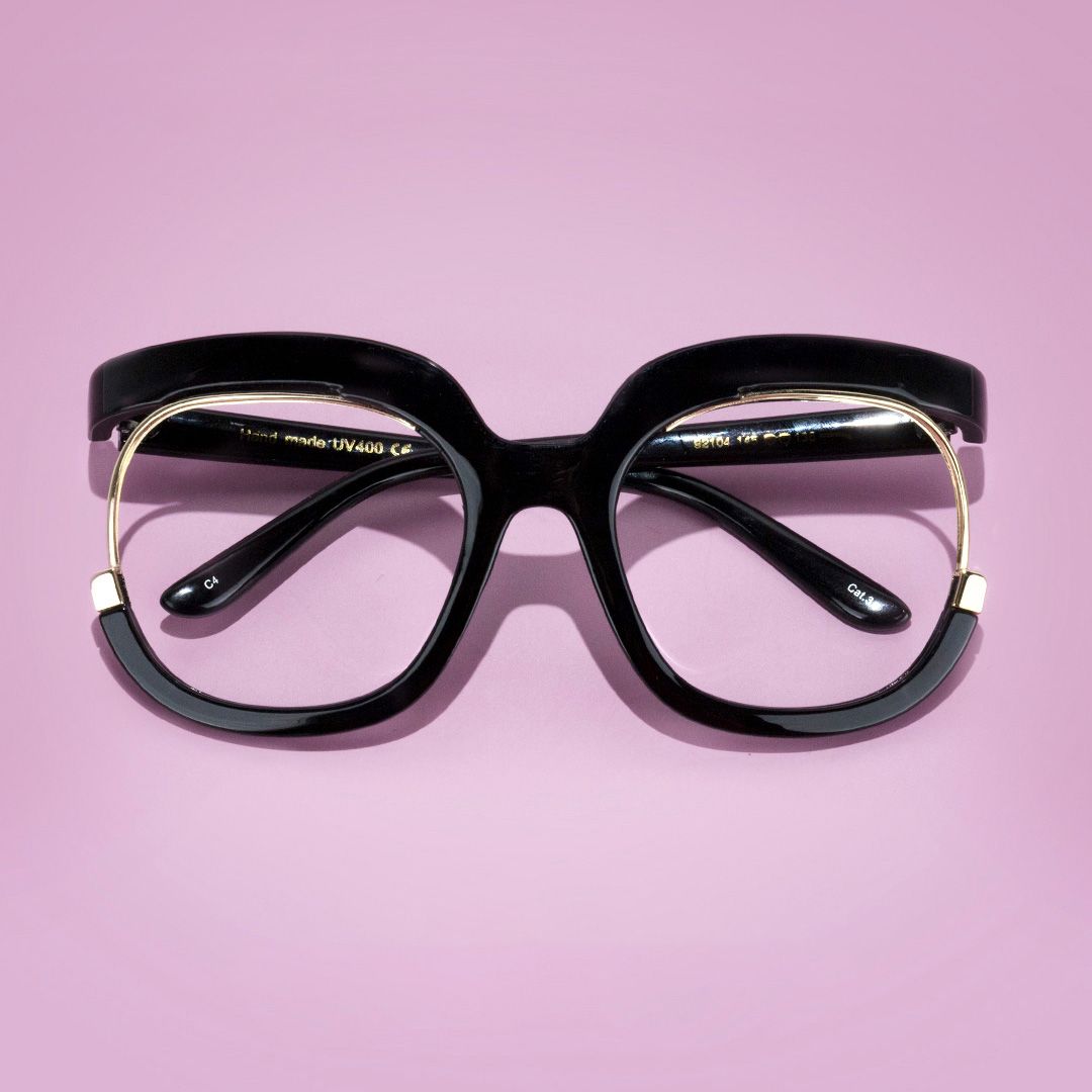 Fredia - Square Black Eyeglasses | Vooglam On Model 1