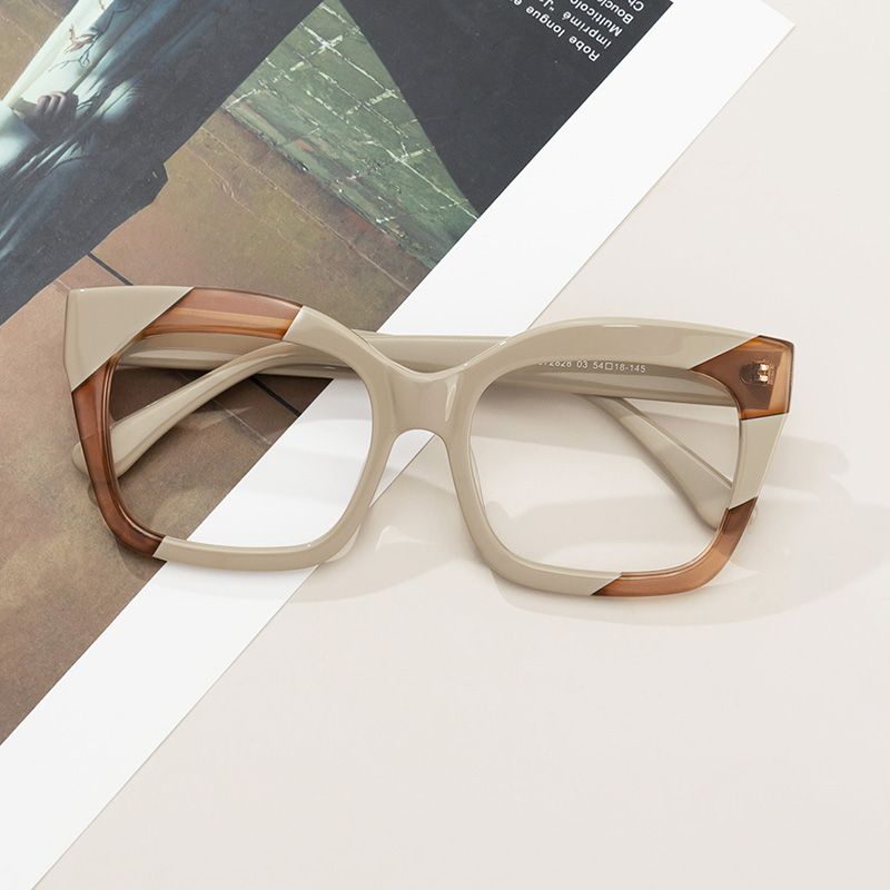 Terrie - Square Cameo/Brown Eyeglasses | Vooglam On Model