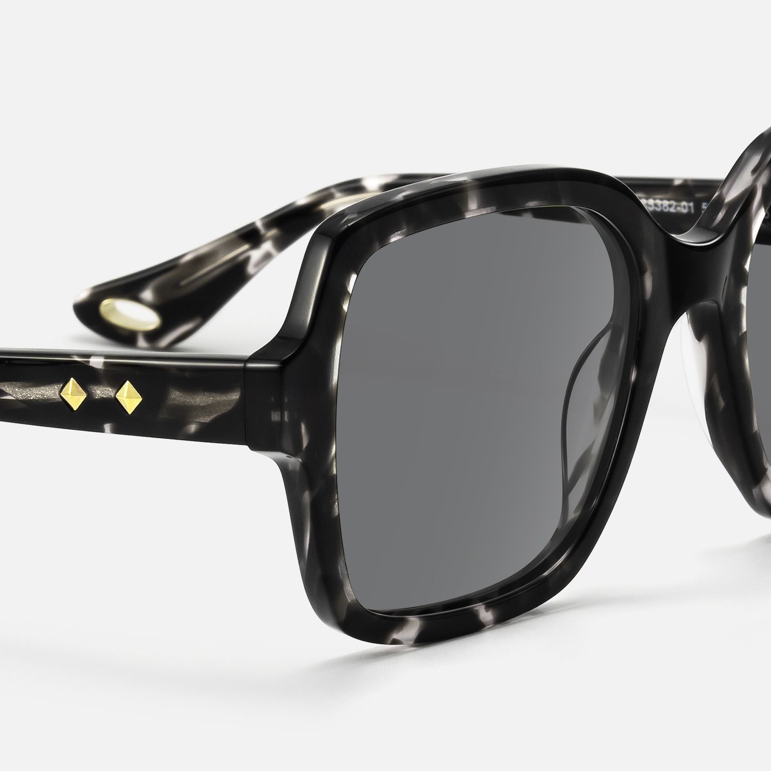 Meridian - Black Tortoise Shell Square Sunglasses by Vooglam - Design Details