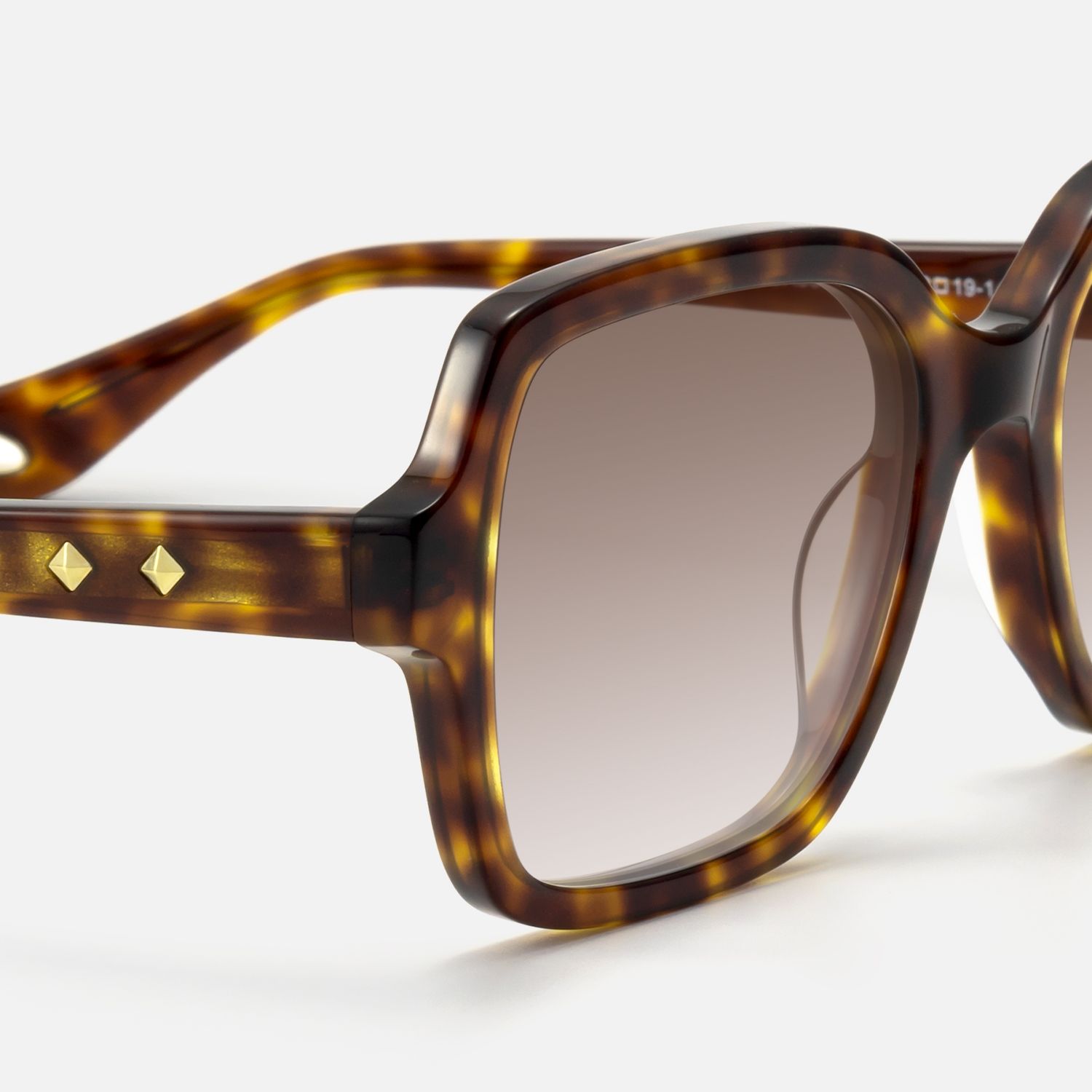 Meridian - Square Tortoise Acetate Sunglasses by Vooglam - Design Details