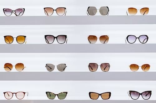 Anti glare blue light glasses protect the eyes