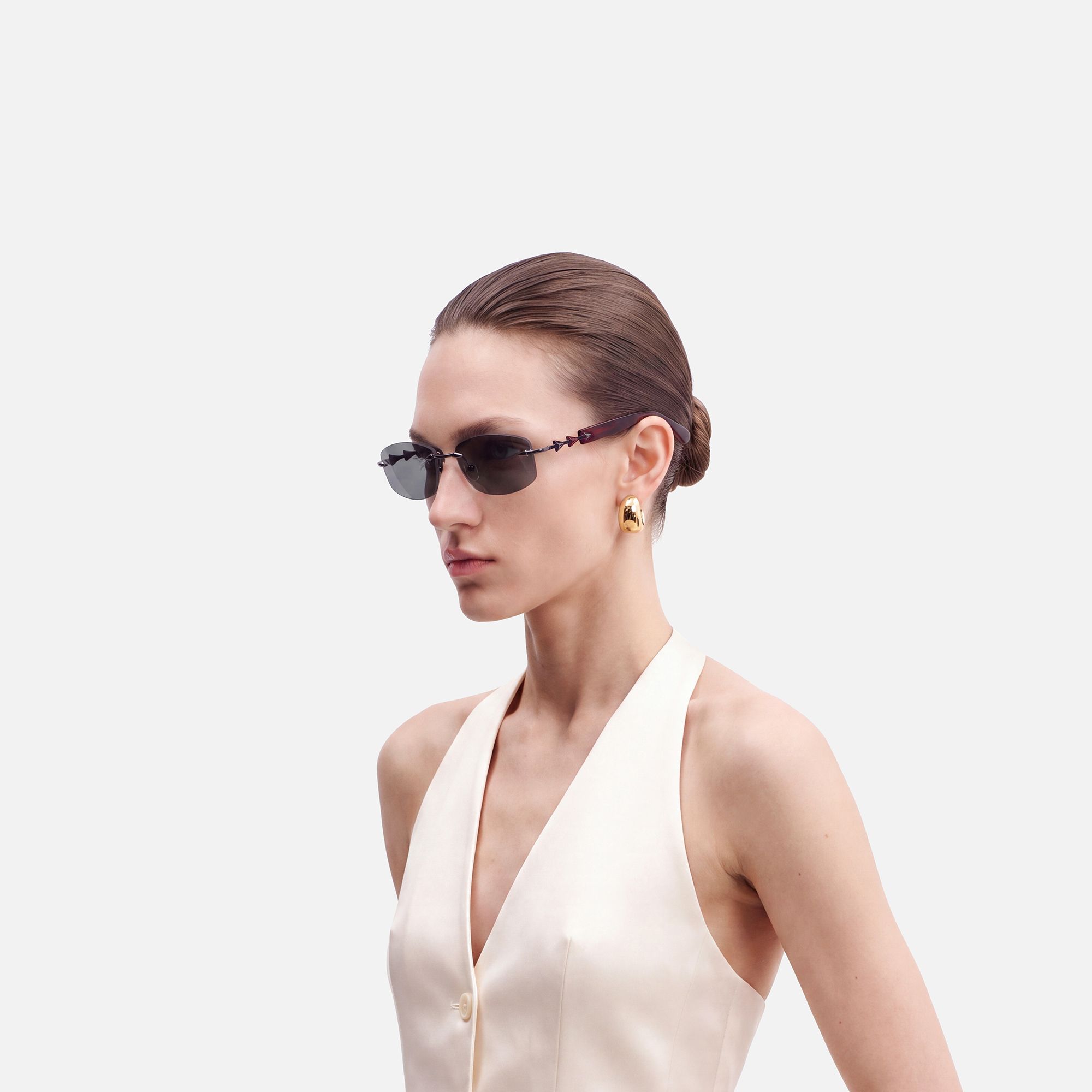 Fracture - Dark Gray Tint Rimless Sunglasses by Vooglam - Side View On Model