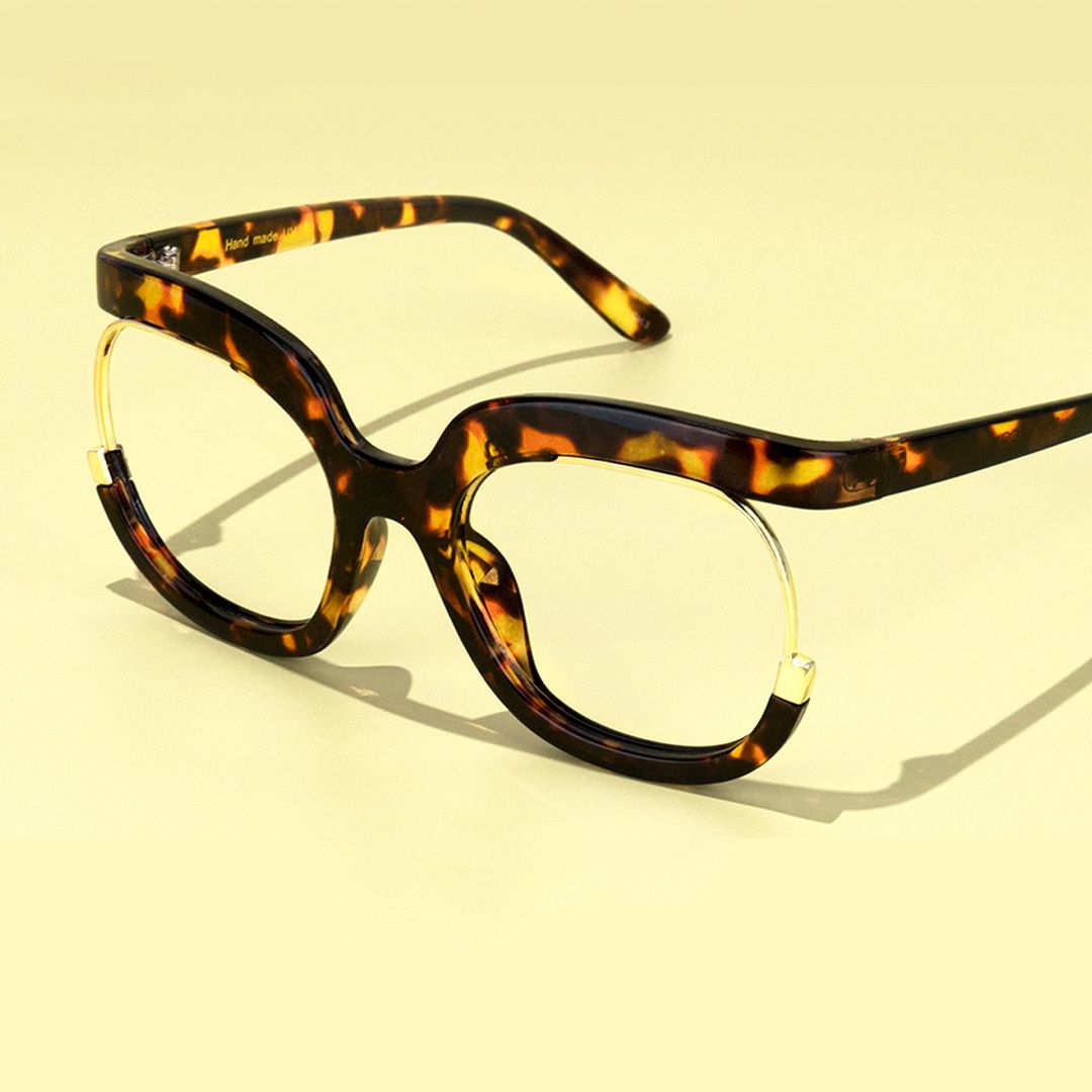 Fredia - Square Tortoise Eyeglasses | Vooglam On Model