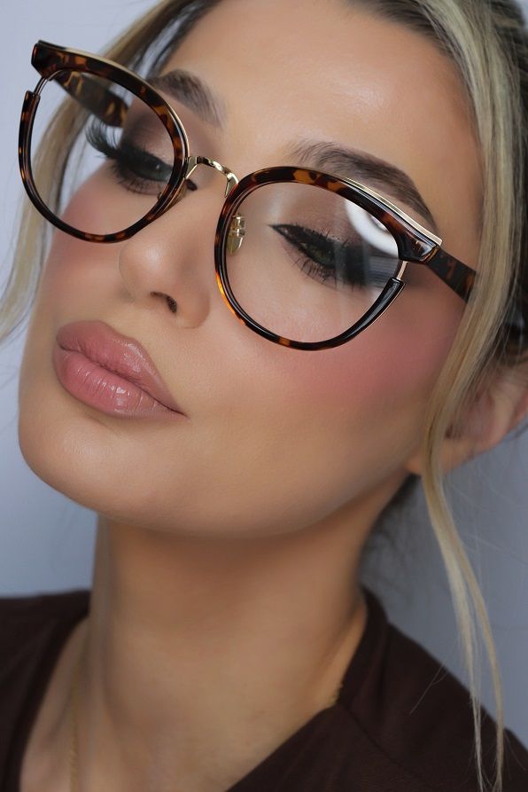 Vooglam review by en_angie on Retro: I love my glasses - Image 1