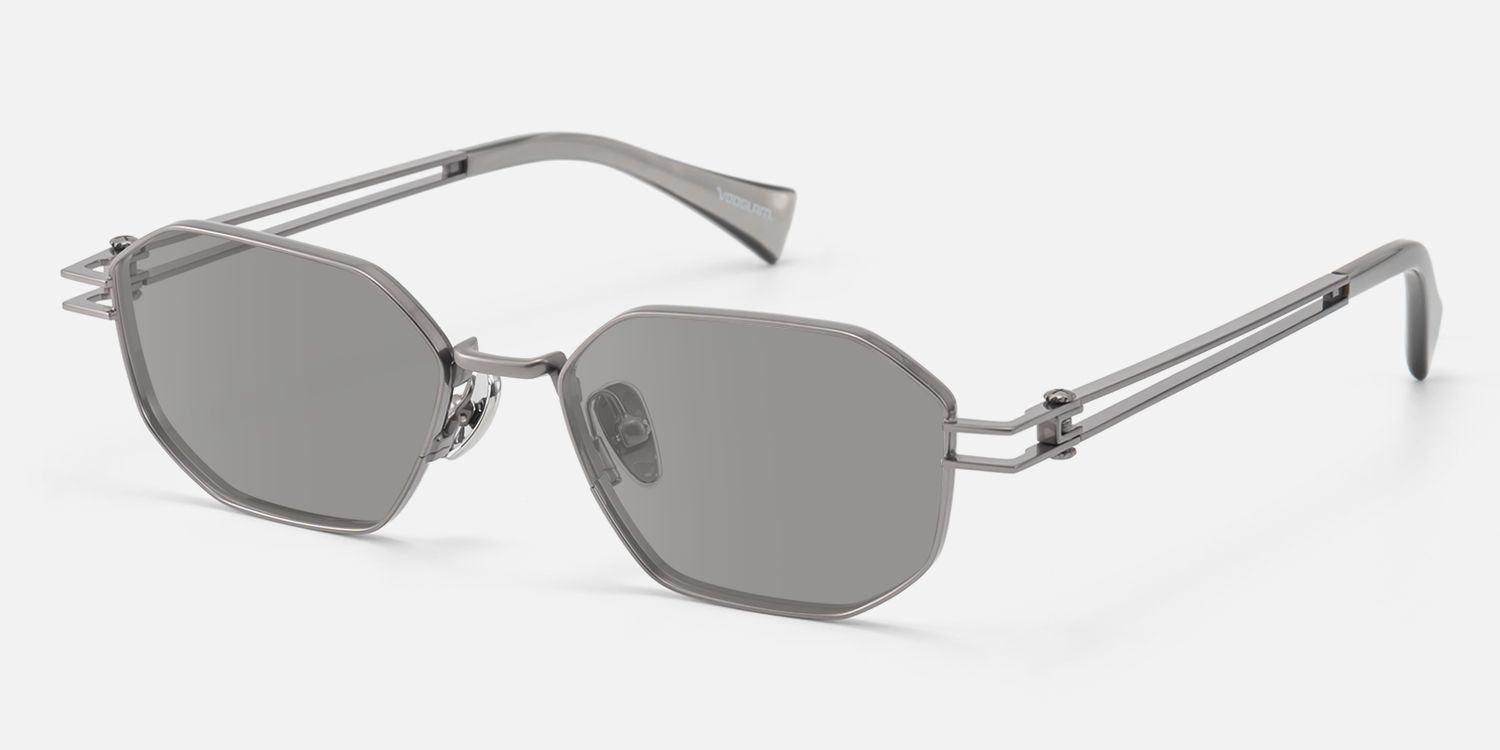 Loos - Light Gray Polygonal Oversized Sunglasses by Vooglam - Front View