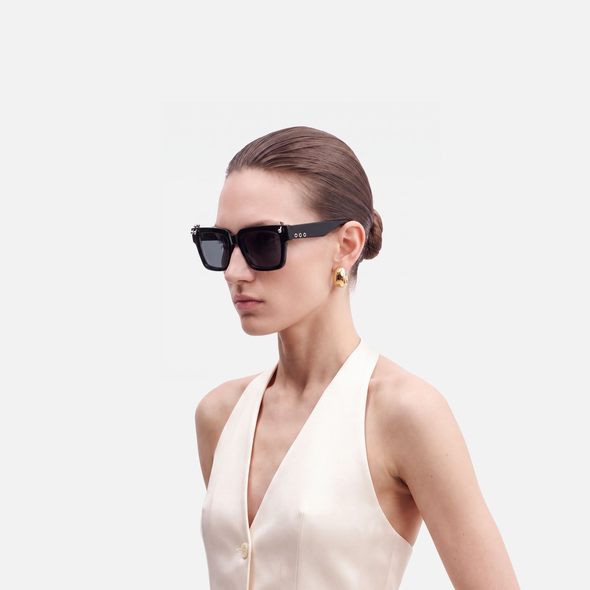 PIERCE - Sleek Square Black Sunglasses by Vooglam - Side View On Model