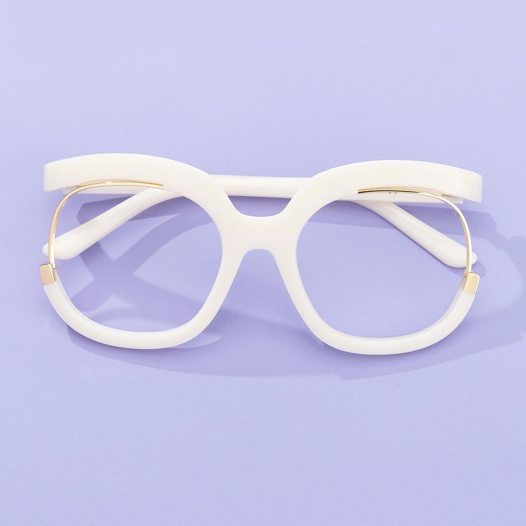 Fredia - Square White Eyeglasses | Vooglam On Model 1