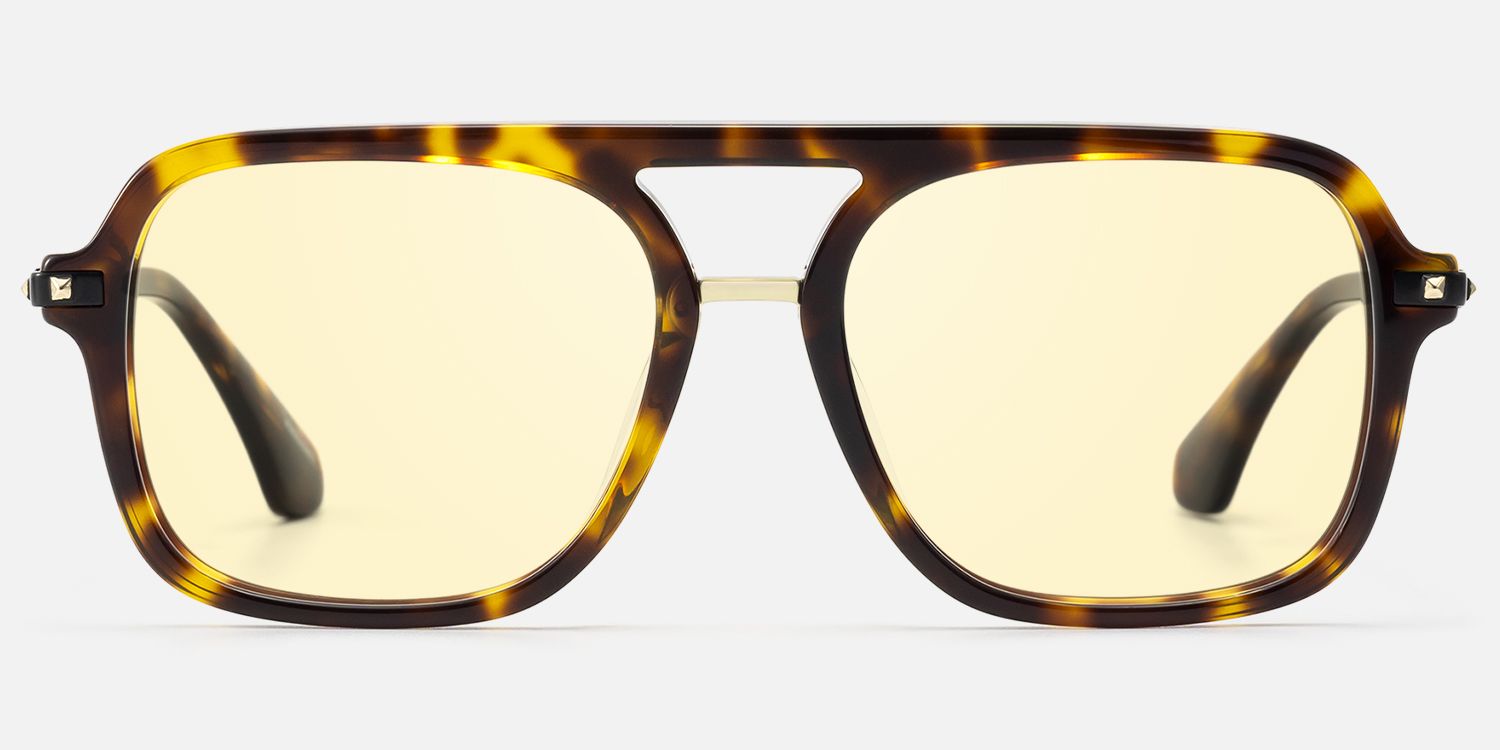 Marfa - Aviator Tortoise Yellow Tint Sunglasses by Vooglam - Angle View
