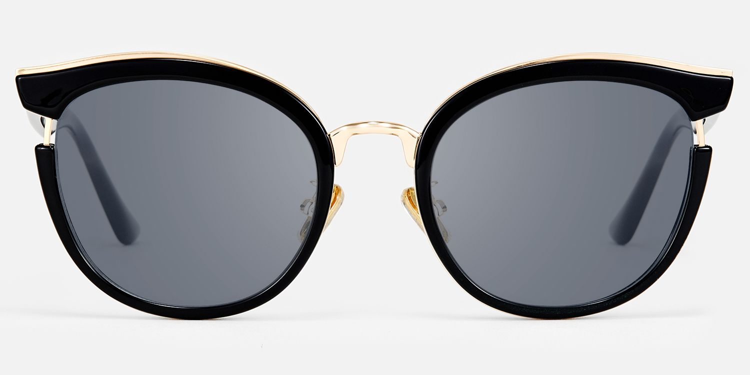 Retro - Black Cat eye Sunglasses by Vooglam - Angle View