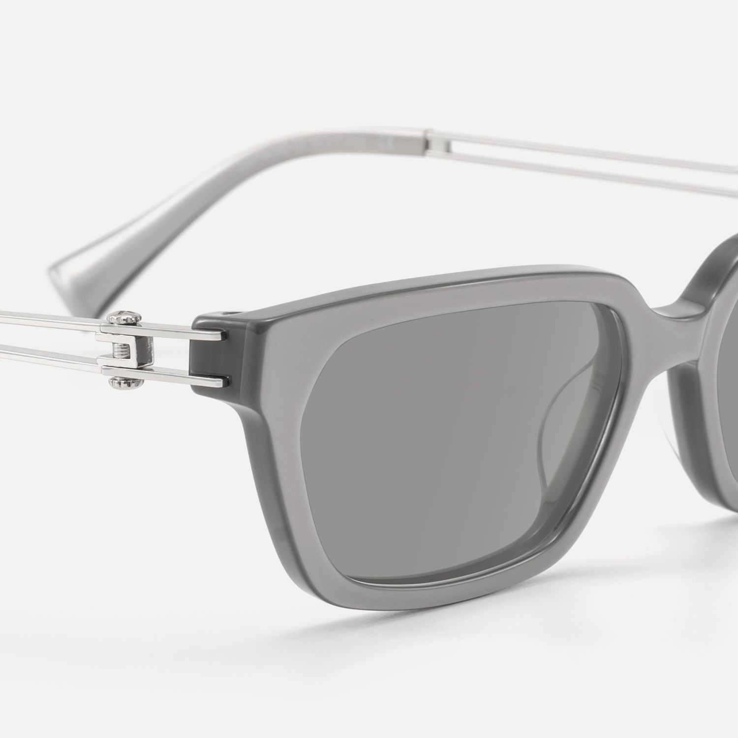 Scarpa - Pearlescent Silver Double Wire Sunglasses by Vooglam - Design Details