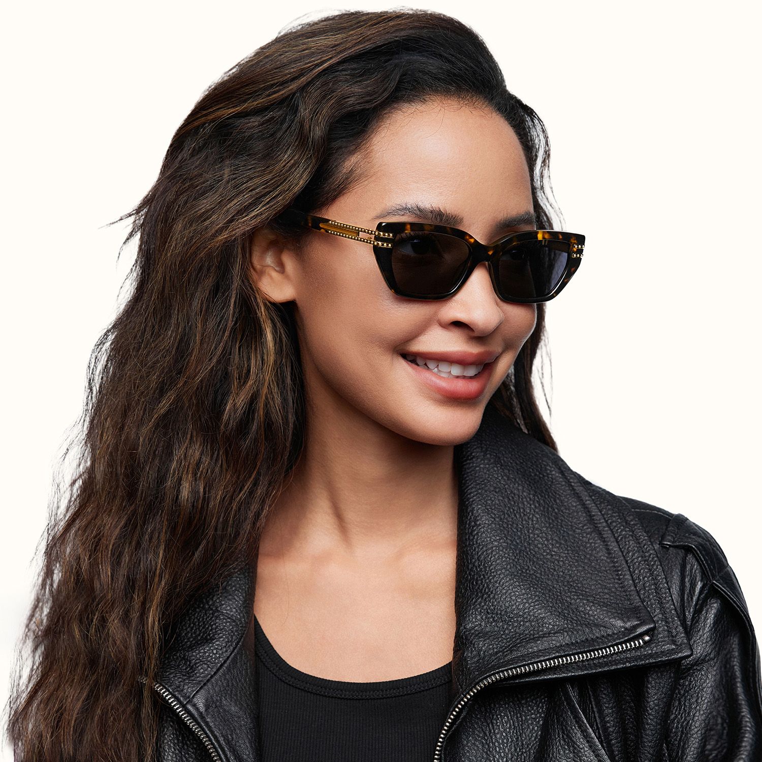 Nomad - Tortoise Cateye Sunglasses with Rivet by Vooglam - Lifestyle Look