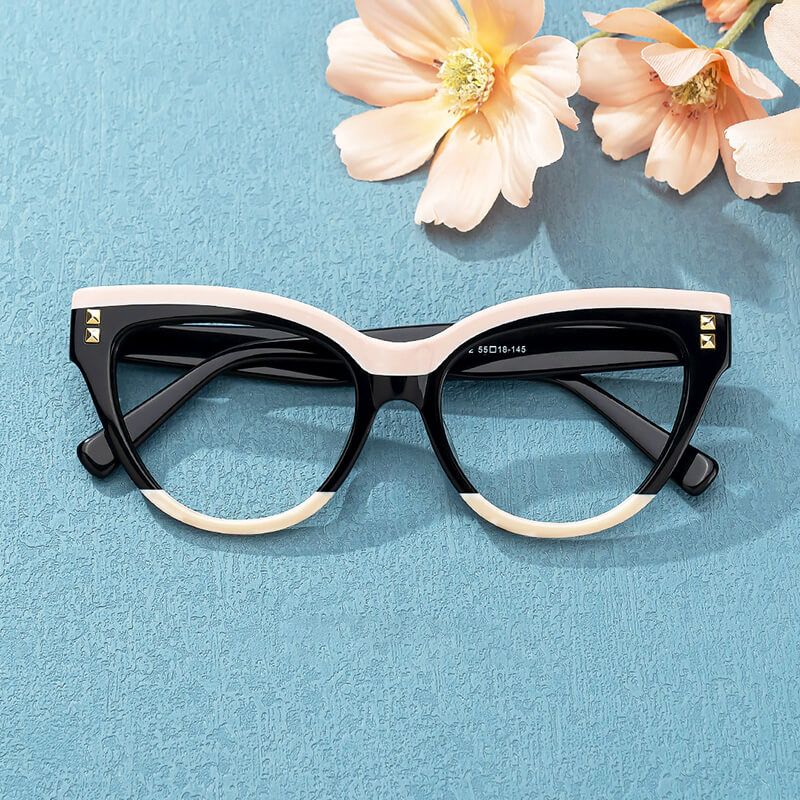 Dalila - Cat Eye Black Eyeglasses | Vooglam On Model