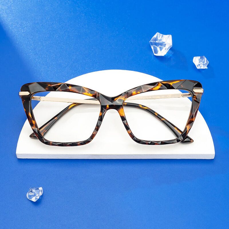 Annie - Rectangle Tortoise Eyeglasses | Vooglam On Model