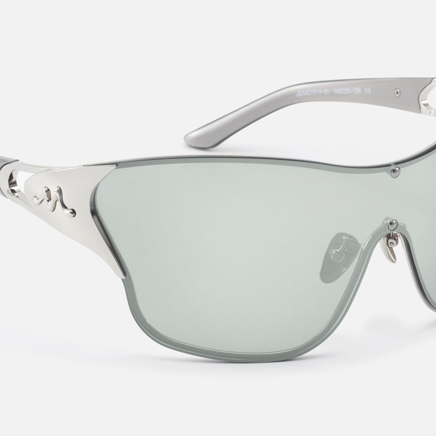 Suzuka - One Piece Shiny Silver Shield Sunglasses by Vooglam - Design Details