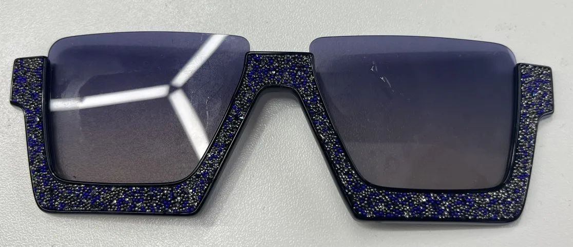 peishi ons Front View