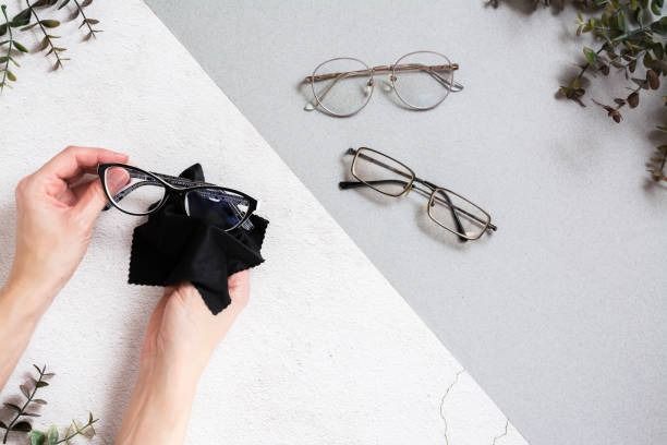 Anti-smudge coating for eyeglasses for clearer vision