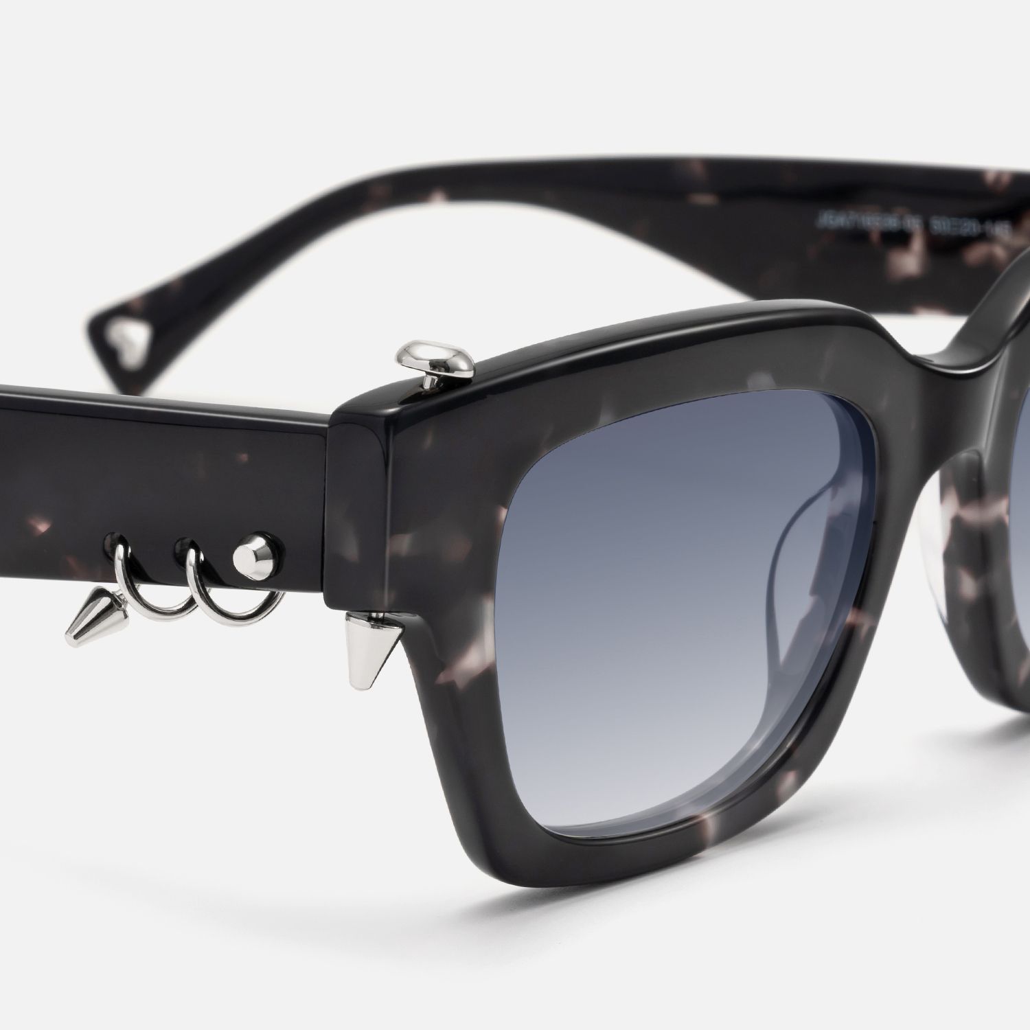 Sabrina - Piercing Black Tortoise Sunglasses by Vooglam - Design Details