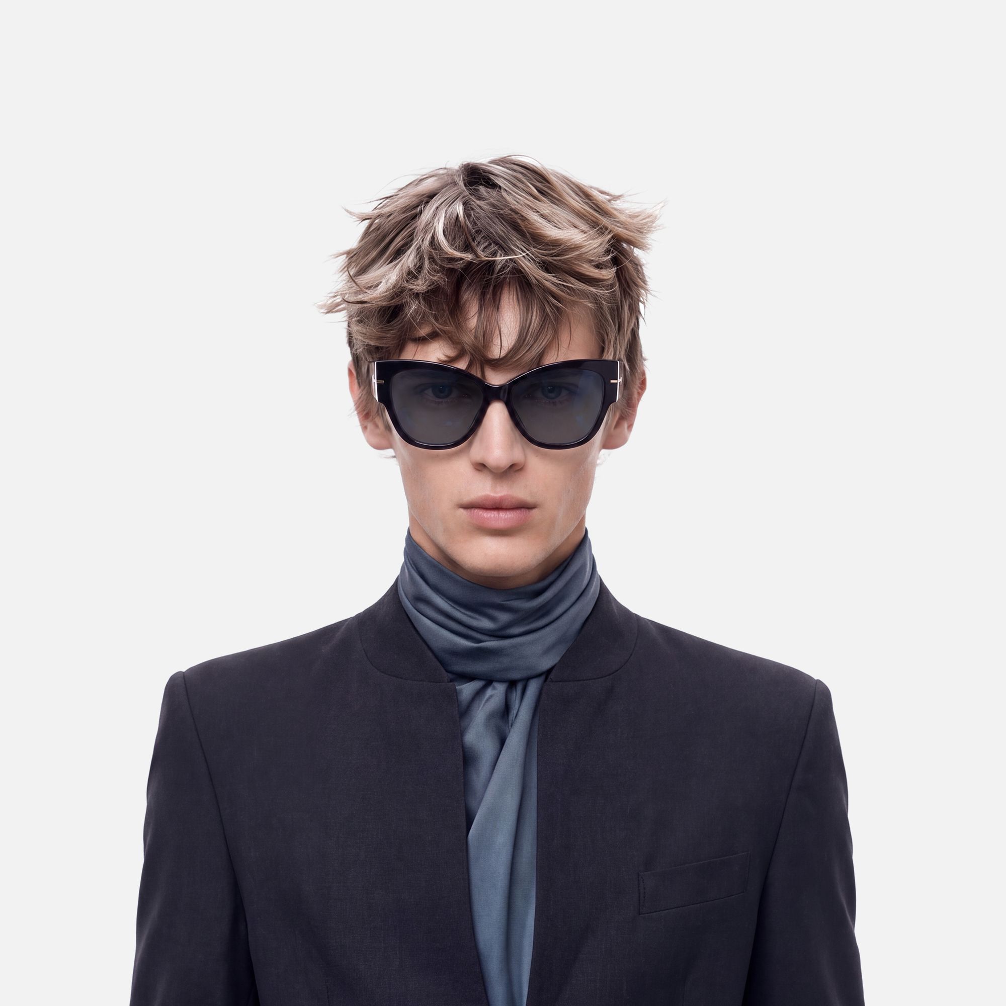 Elektra - Black Wide Temple Cat Eye Sunglasses by Vooglam - Lifestyle Look