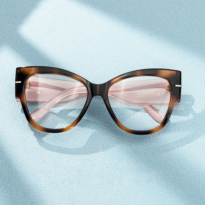 Elektra - Cat Eye Tortoise Eyeglasses | Vooglam On Model