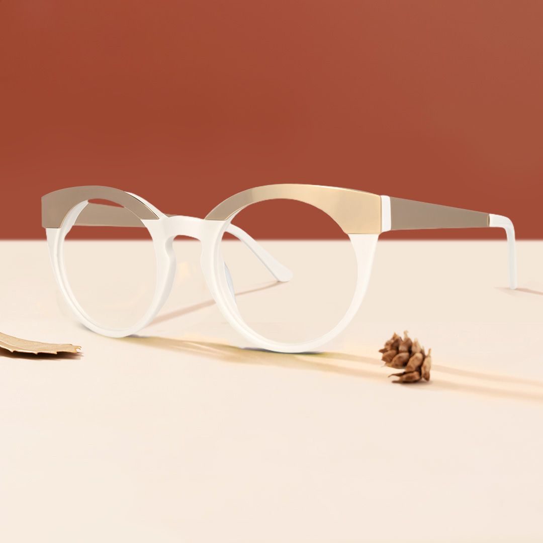 model wearing Levens - Round White Eyeglasses 1