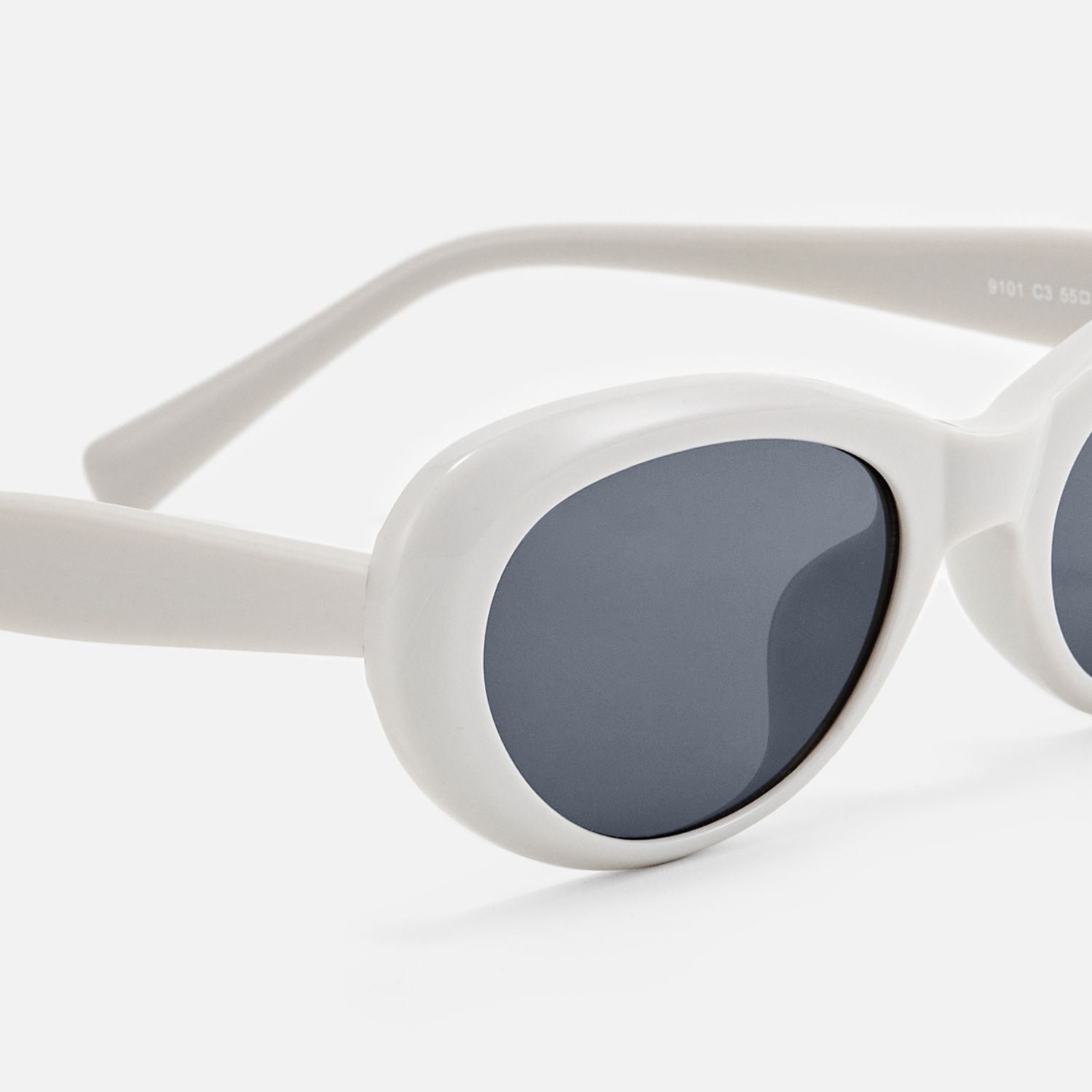 Phantom - Oval White Sunglasses by Vooglam - Design Details