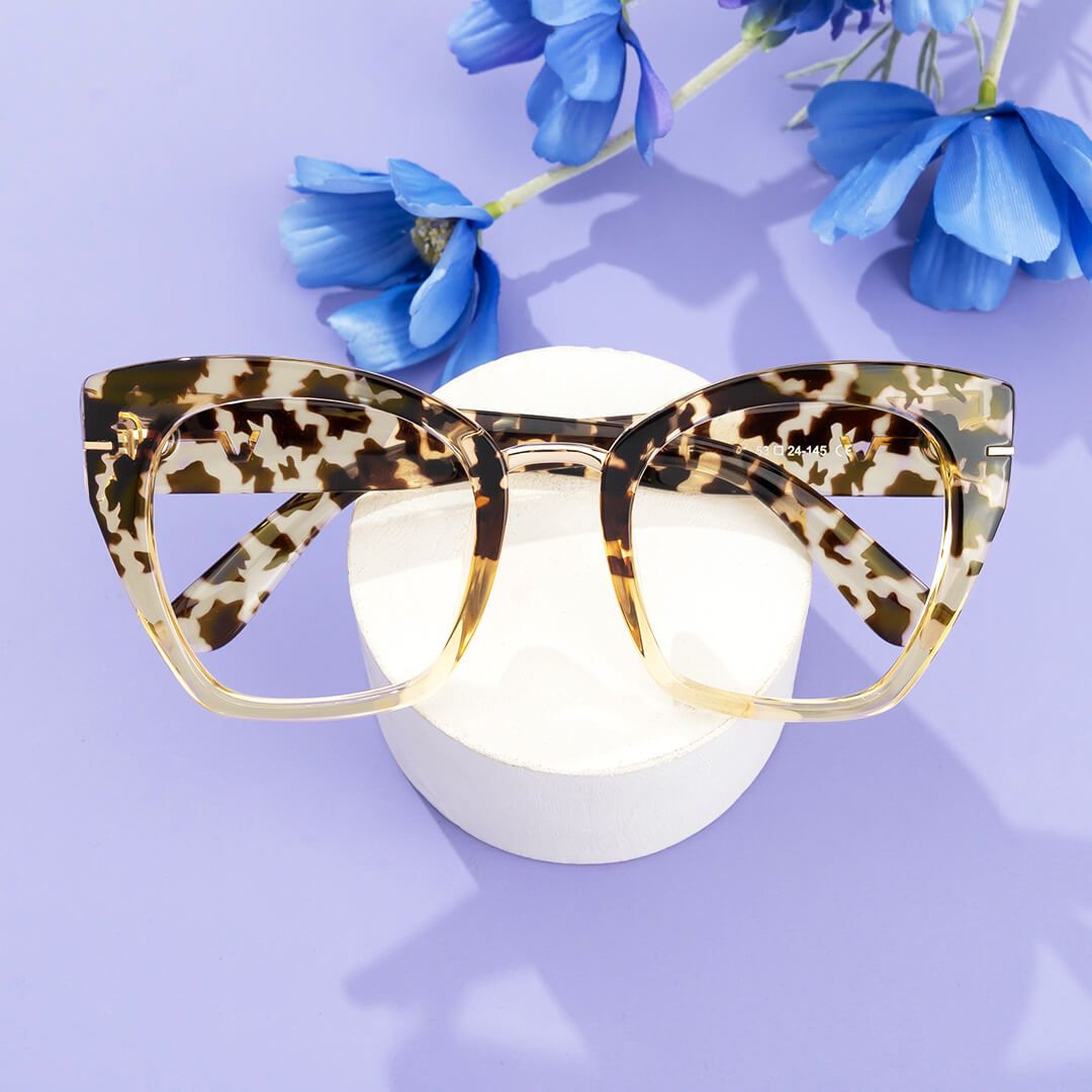 Paulina - Square Light Tortoise Eyeglasses │ Vooglam On Model