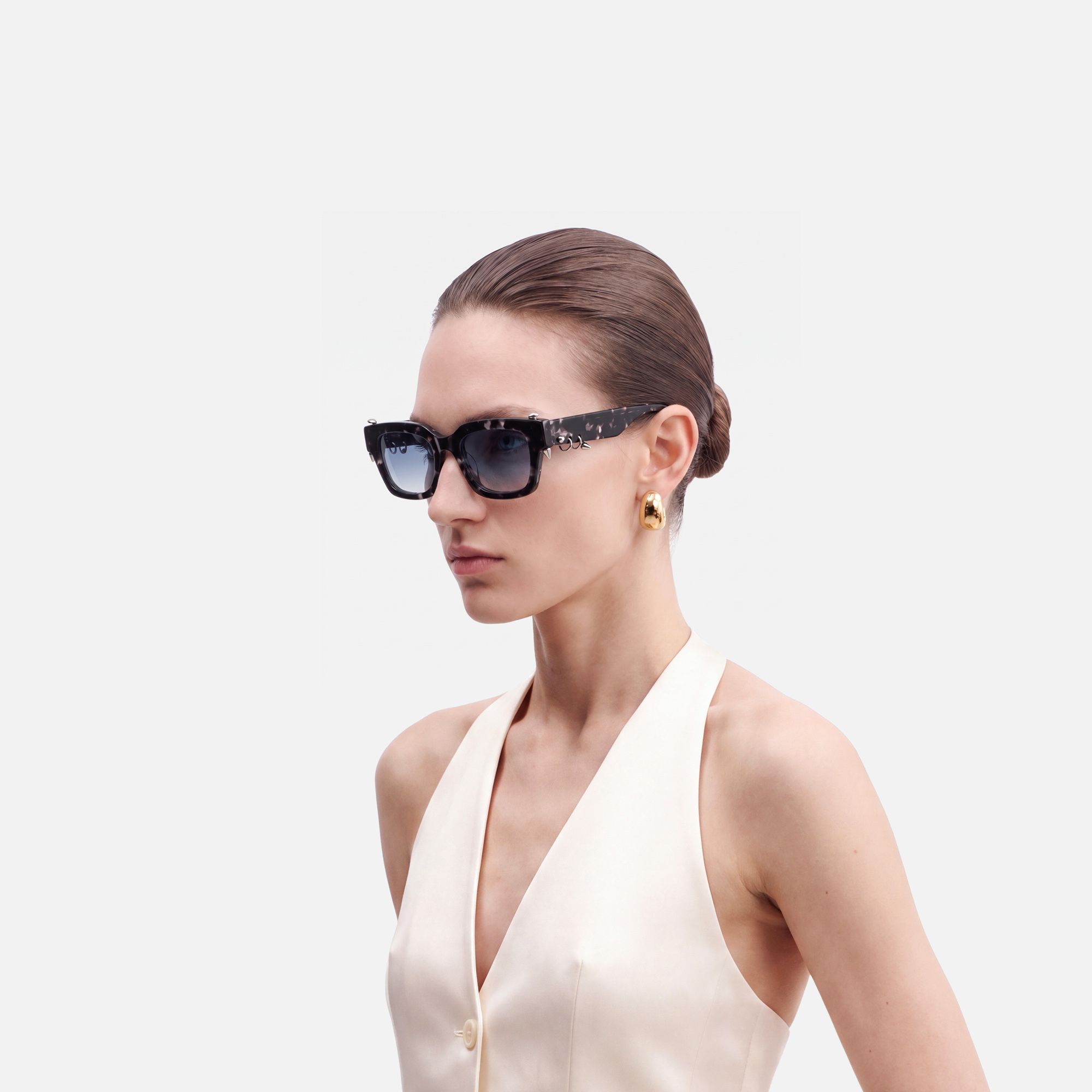 Sabrina - Piercing Black Tortoise Sunglasses by Vooglam - Side View On Model