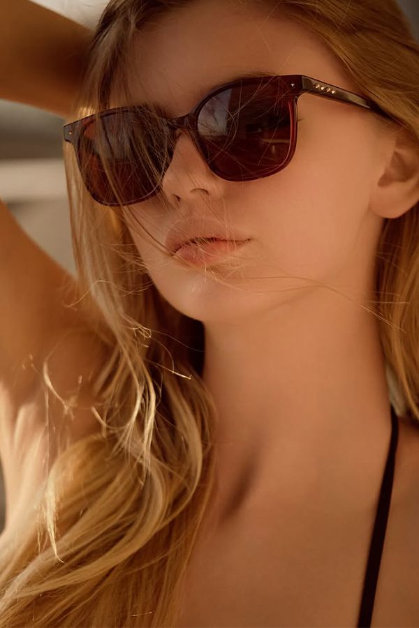 Vooglam Street Style in Real Life: @body.by.noelle wearing Spacek - Glam Punk Square Tortoise Sunglasses by Vooglam